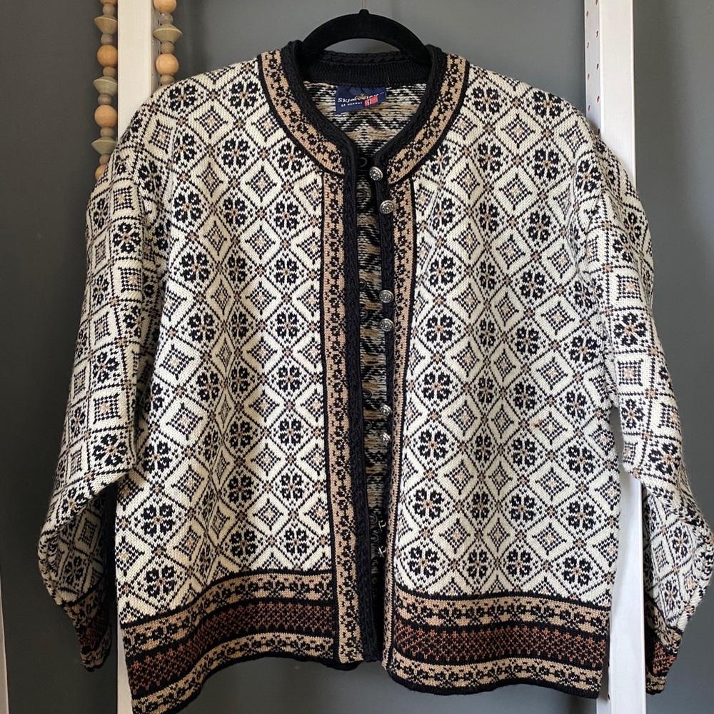 SKJAEVELAND OF NORWAY New B&W Button Down Cardigan